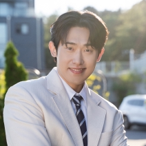 박정우 역 민진웅 공식 사진
