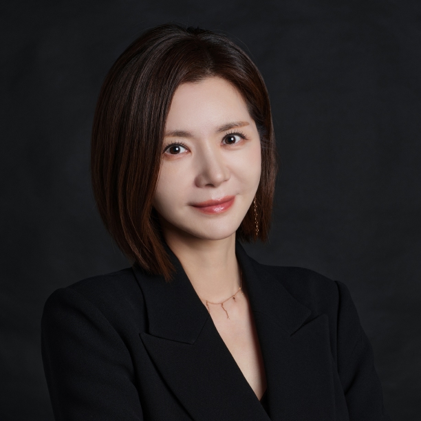 주미란 역 장서희 공식 사진